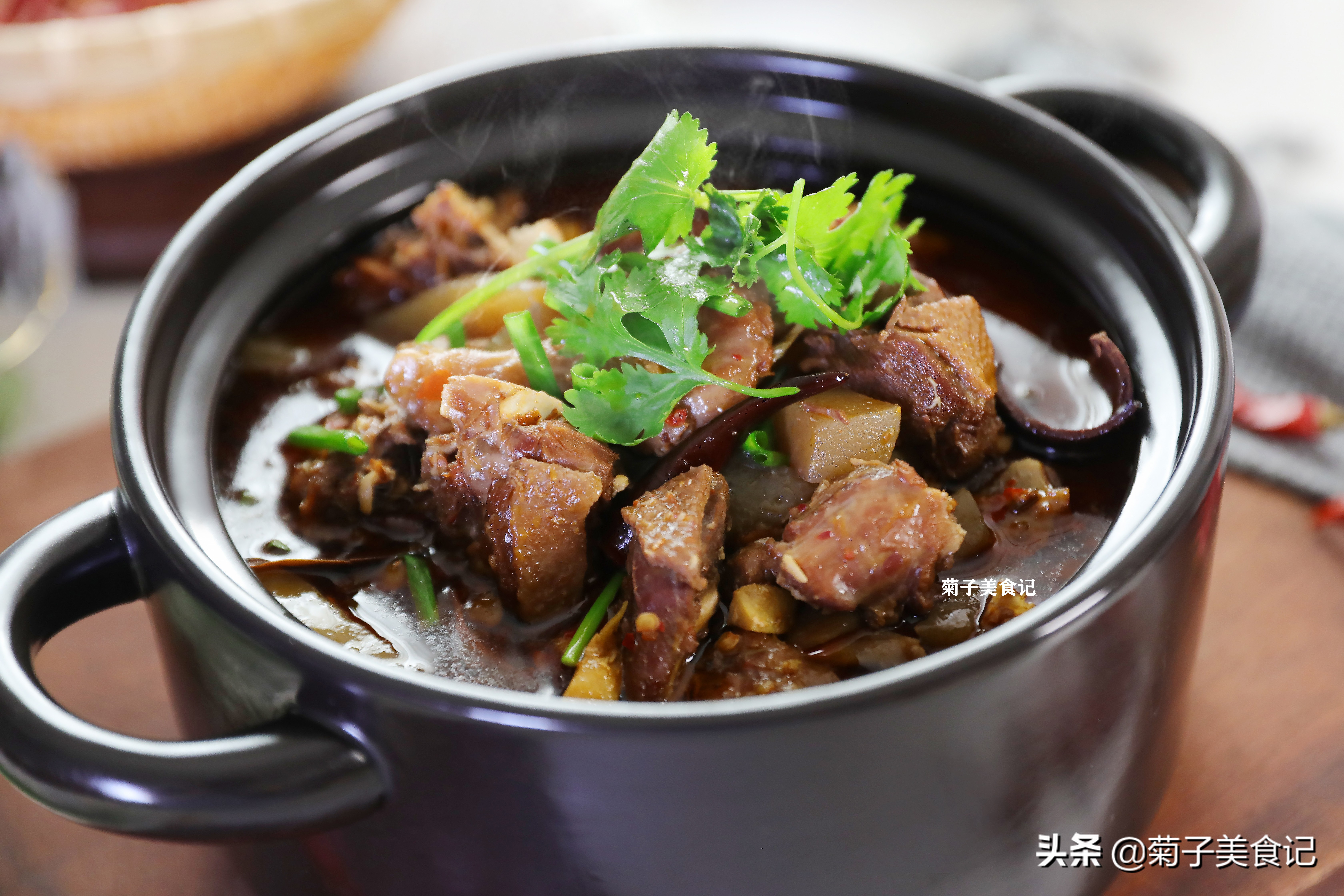 魔芋啤酒鸭而在我国江苏地区,做好鸭子菜还要端一碗送给邻居,正所谓"