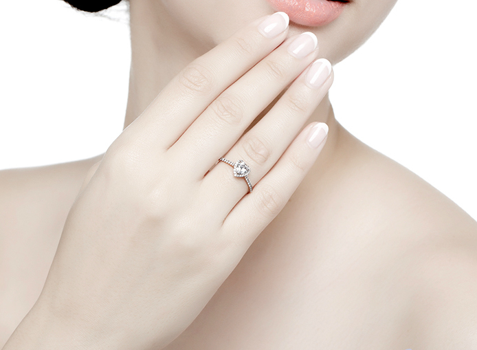 女生戒指的戴法图解义(戒指的佩戴不可随心所欲，正确的戴法是什么？女生该注意什么呢？)