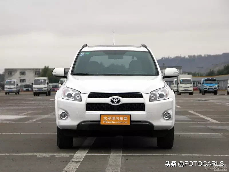 实拍第四代丰田RAV4荣放，近七年改款，小书包不在你不买？