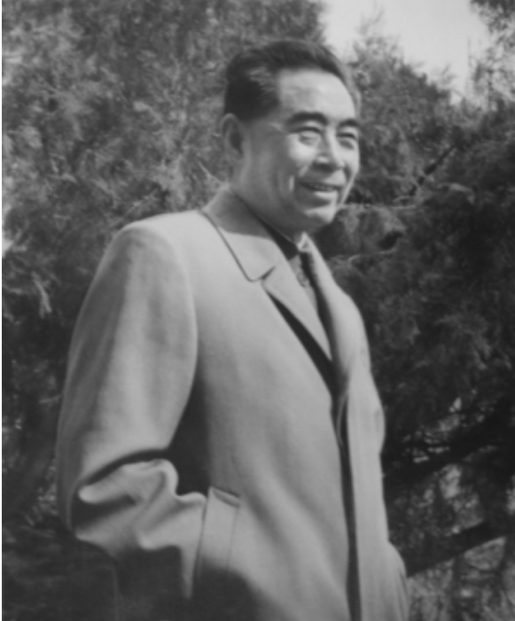 他是香港顶级富豪，为抗美援朝战争作出巨大贡献，去世时国旗盖棺