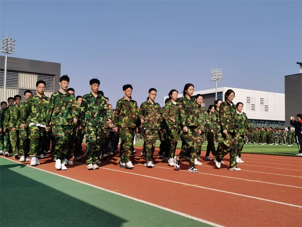 太原市第二外国语学校2021高一军训闭营仪式暨汇报表演