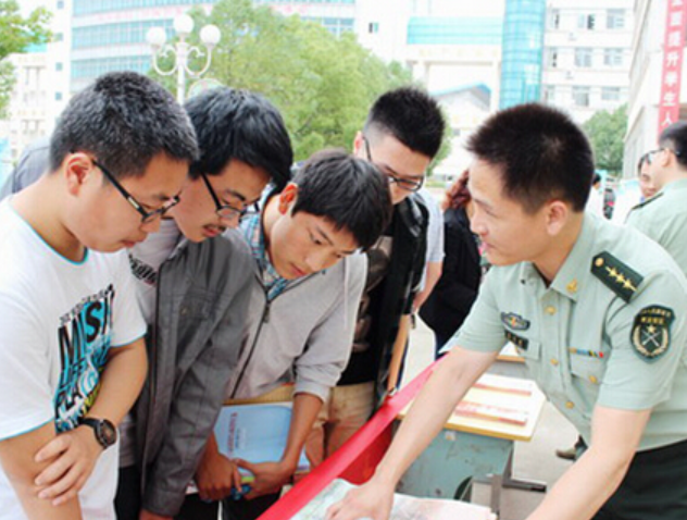 哪些军校录取分数低，毕业即拿“铁饭碗”，想考军校的学生快收藏