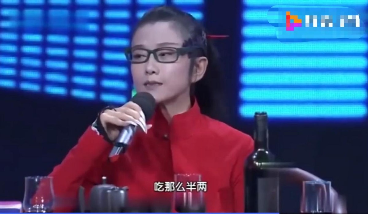 “孔雀公主”楊麗萍：63歲無兒無女，30年不吃米飯，指甲已留40年