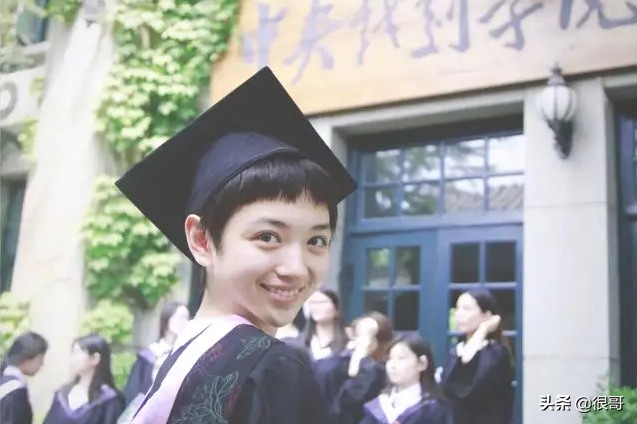 《困绕》中的女性足色皆不是省油的灯,饰演者也尽非艰深之辈