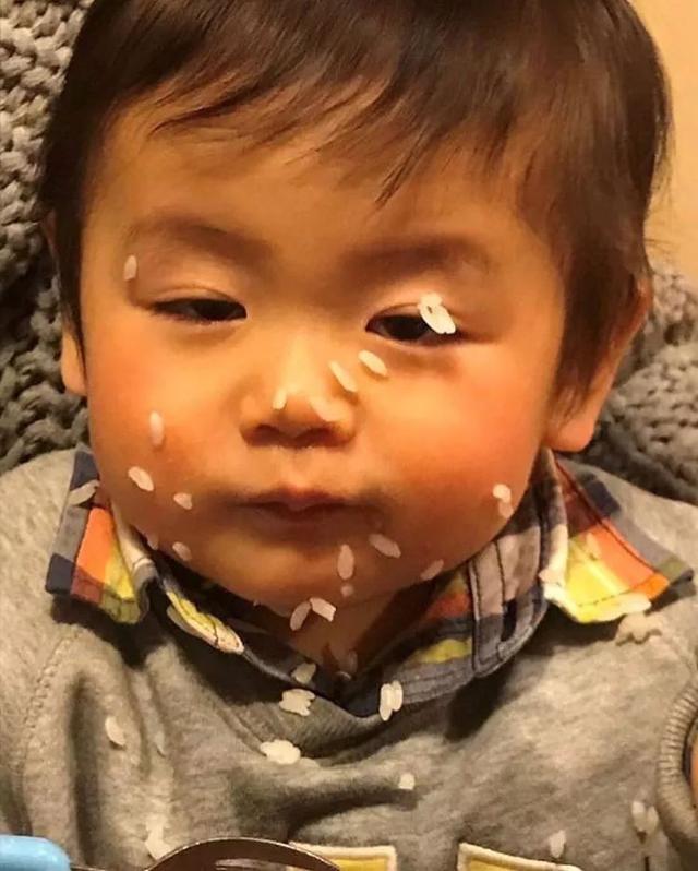 岛国这群父母专拍孩子的沙雕照片上传网络，是亲生的，没错了