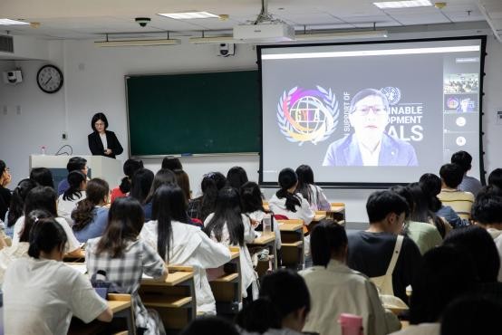 联合国神秘嘉宾现身？浙大这堂形策课国际范儿十足！