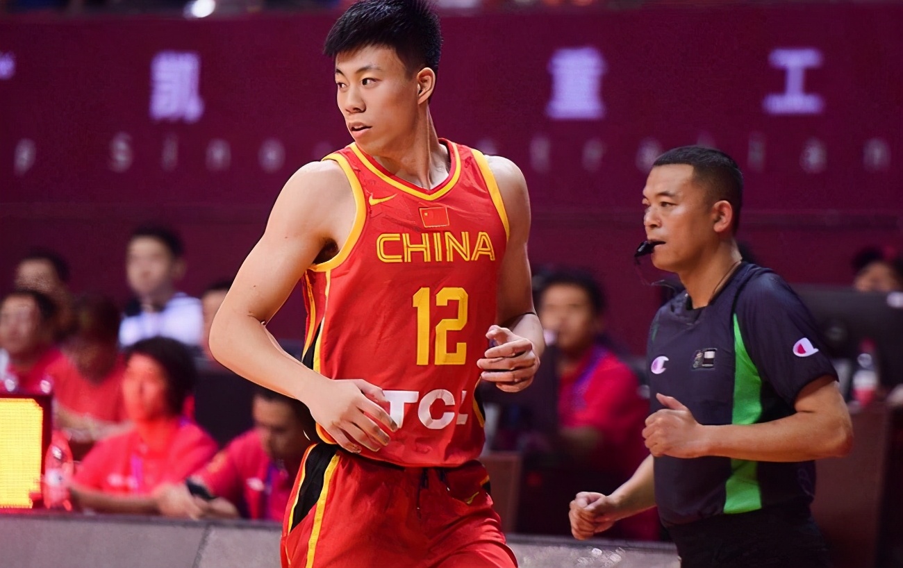 ncaa和cba哪个更好(这就是中美篮球的差距！张镇麟NCAA不起眼，回国却成巨星胚子)