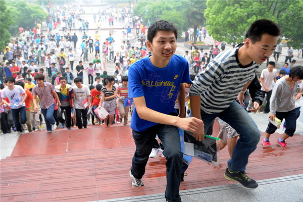 为何高考可以提前30分钟交卷？班主任道破玄机，学渣茅塞顿开