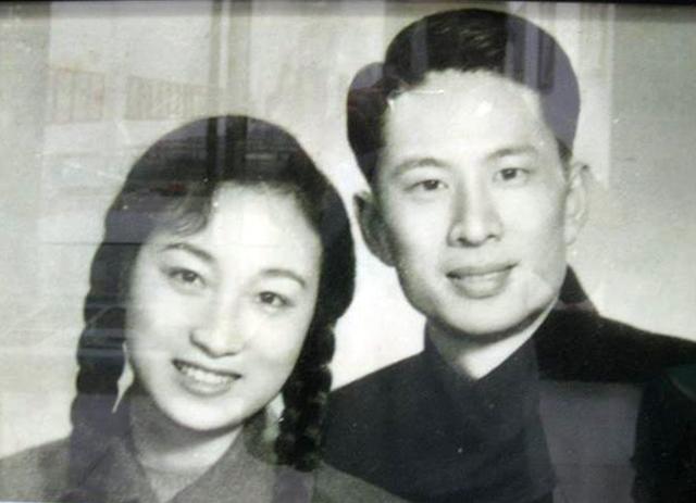 “高营长”冯喆的婚姻悲剧，49岁英年早逝，妻子没有与他合葬