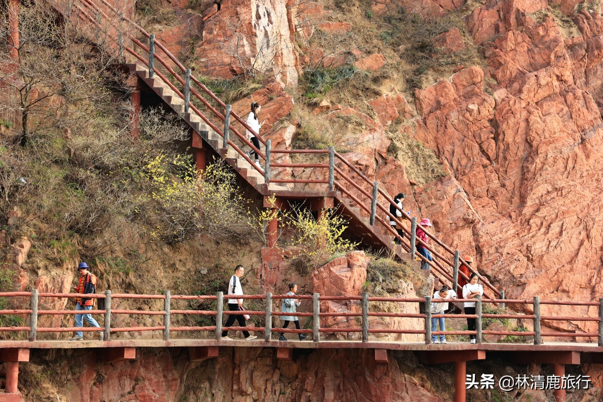 河南免费爬山好去处，有世界最长玻璃环廊，适合清明全家游