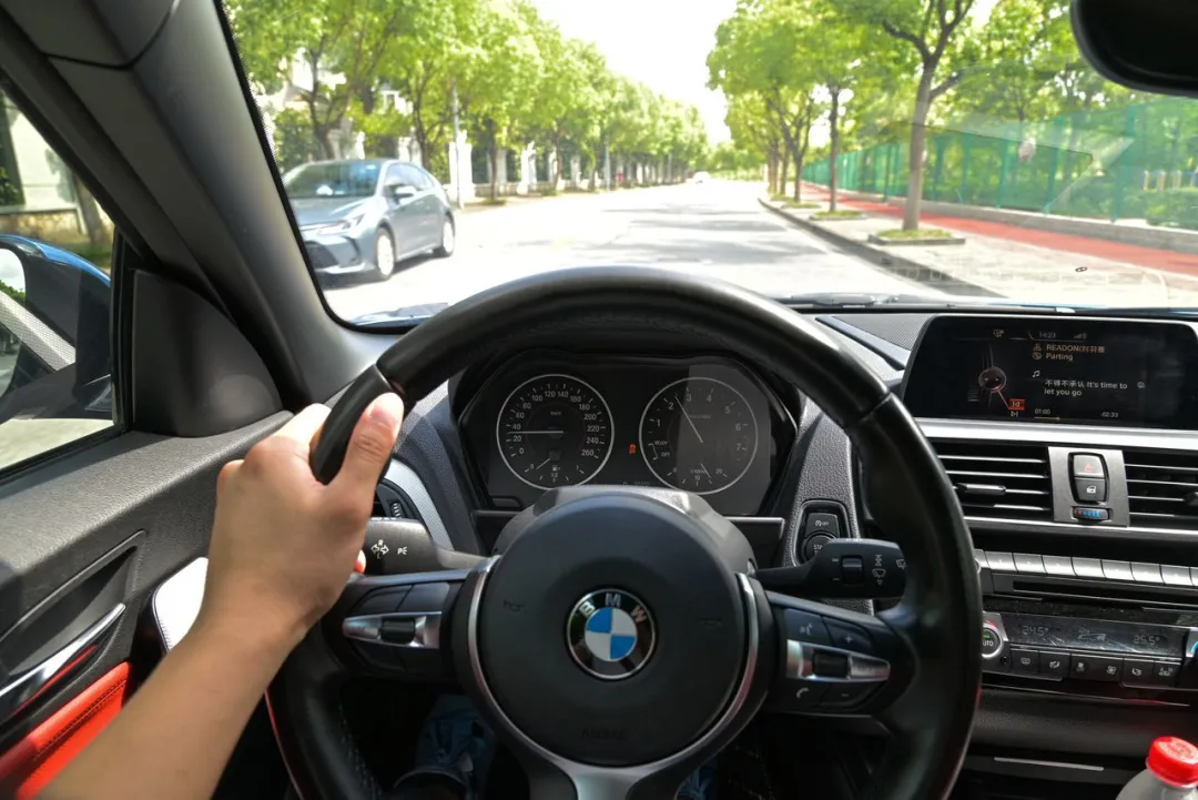 二手宝马敞篷220i，年均一万公里，还有M套件，二十多万即可拥有