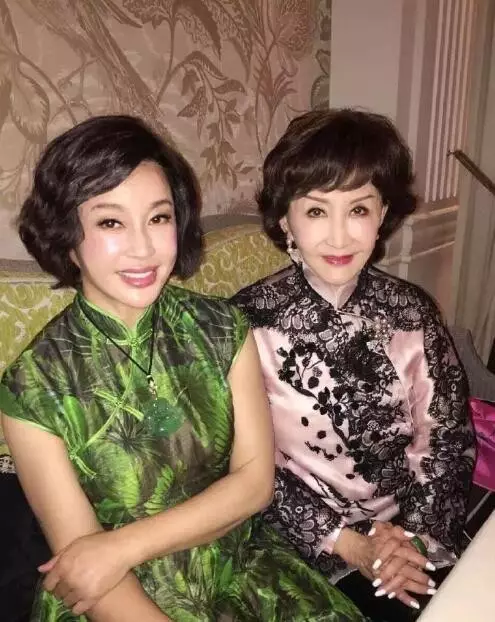 几十万名牌包,上亿帝王绿翡翠,明星烧钱“富养”女儿大PK