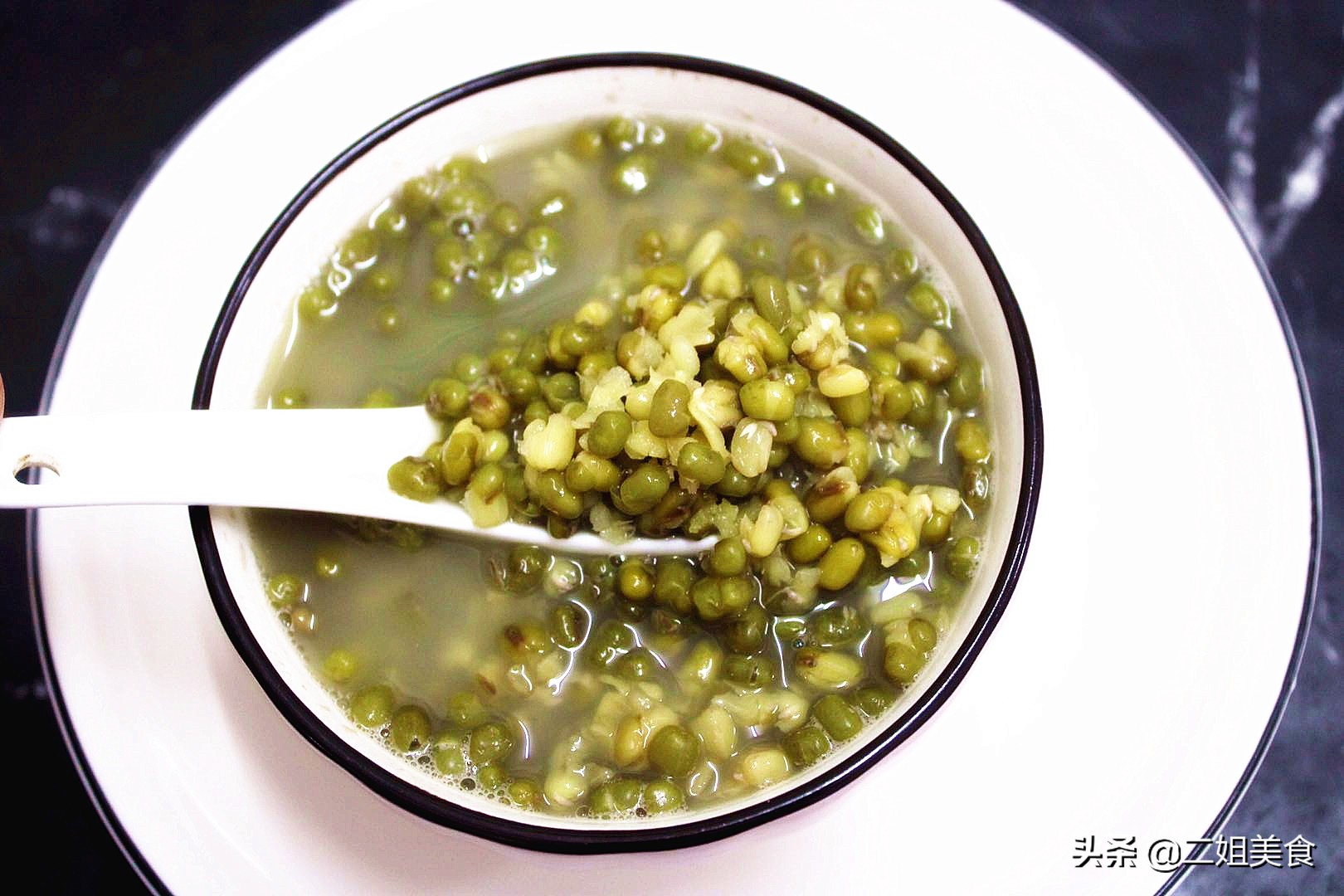 绿豆汤怎么煮 大厨教您一招 十分钟软烂开花 好喝还不变色