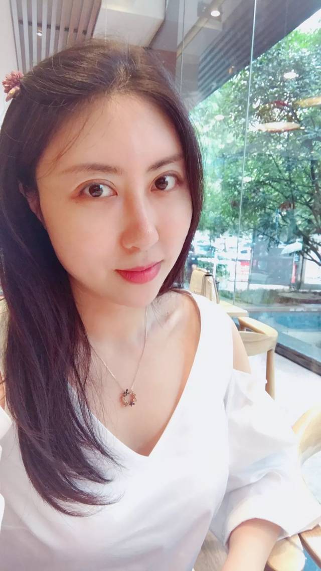 贾平凹之女贾浅浅的诗，你读了几首，就破口大骂？专家：注意口德