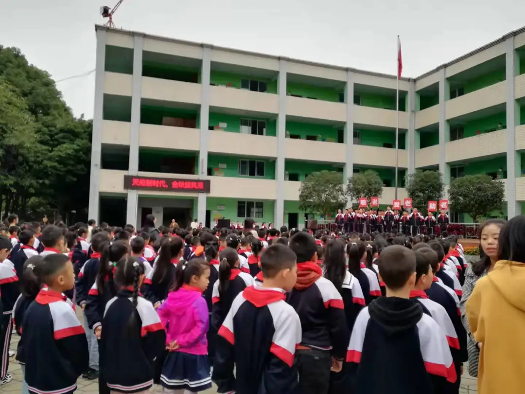四川天府新区永兴小学——情系重阳节,浓浓感恩意