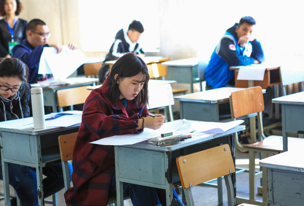 浙江拟录用选调生名单，大多都是名校和研究生，但也能看到本科生