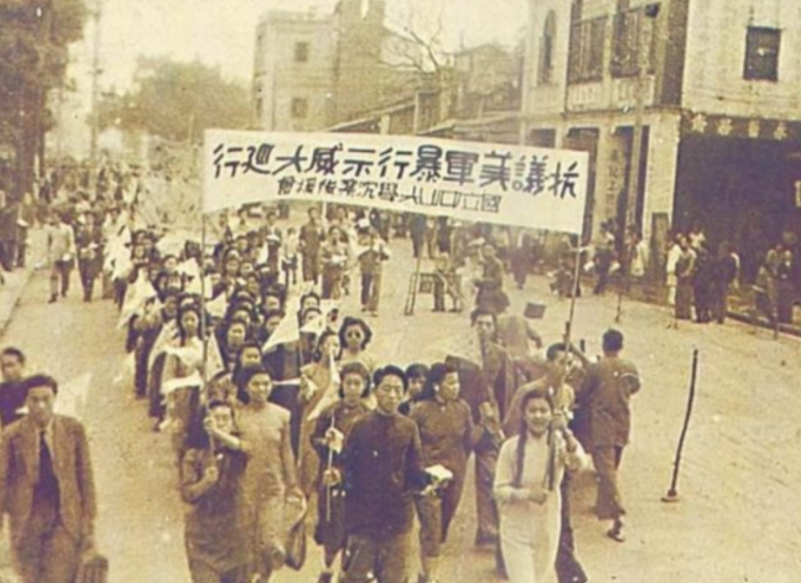 1982年，一位抱着骨灰的台湾老人来到北京，中央批示：葬入八宝山