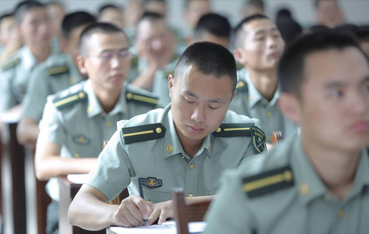 大学生入伍，3条发展途径，3条入伍方式，3大保障，望周知