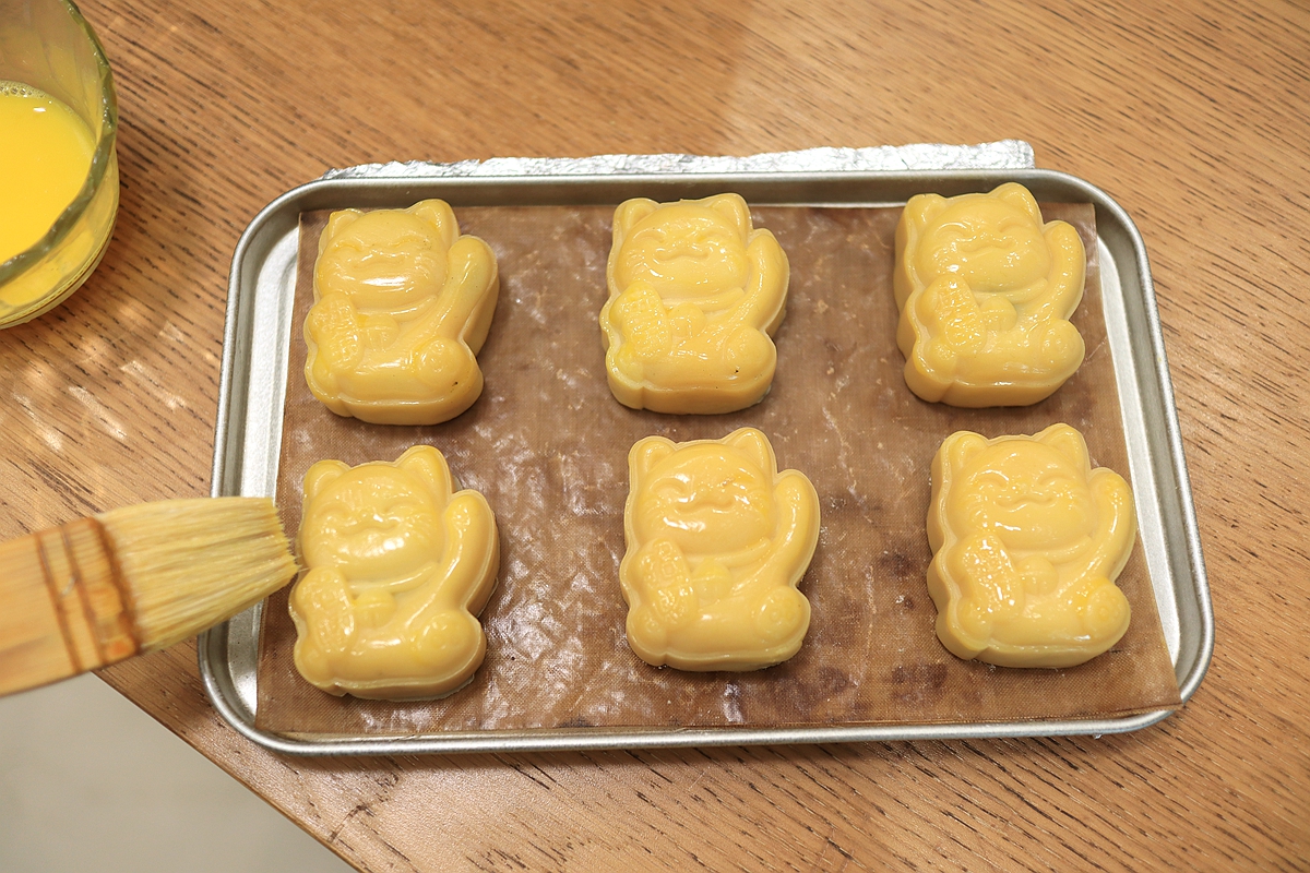 黑芝麻酱绿豆沙月饼还真好吃，说啥也得试一试，歪打正着的美味