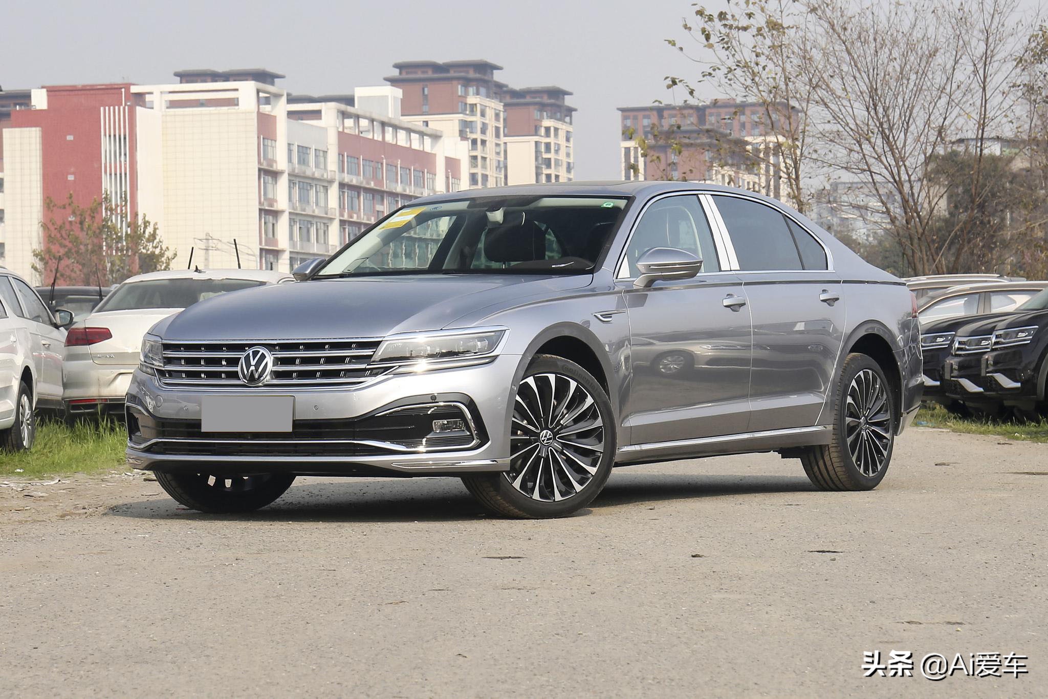 同奥迪A6L平台打造，大众家豪华旗舰级轿车，车价便宜，实拍辉昂