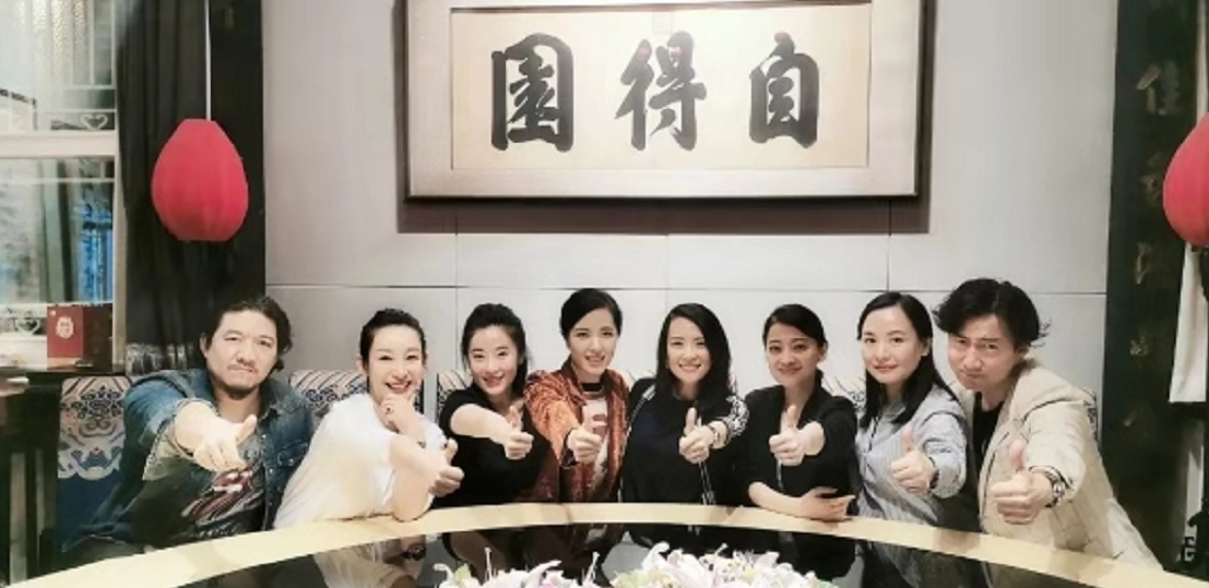 40岁章子怡大学聚会照刷屏：活得精致的女人，背后都在拼命努力