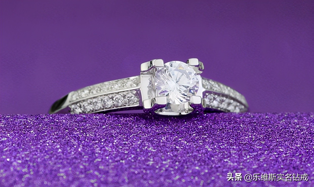 订婚选什么戒指比较好（买订婚戒指什么牌子的好）