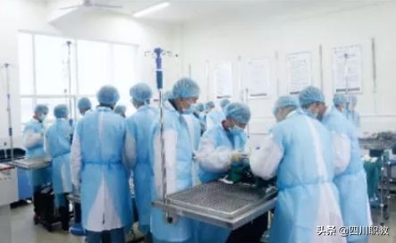 眉山历史最悠久的大学，岷江二桥旁，有“见桥大学”之称谓