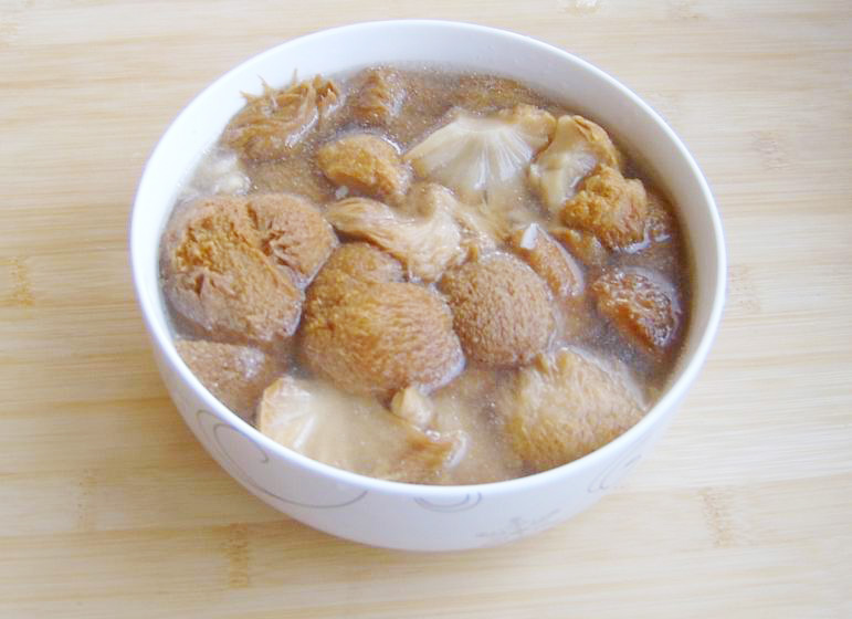 猴头菇是名贵食材，泡发不好比黄连还苦，按这样做法，没一点苦味