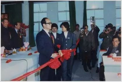 李嘉诚不饮酒，为何在一次学术交流会上放出豪言：喝两杯