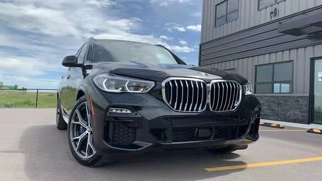 奥迪Q7与宝马X5深度对比：哪款SUV更值得入手？