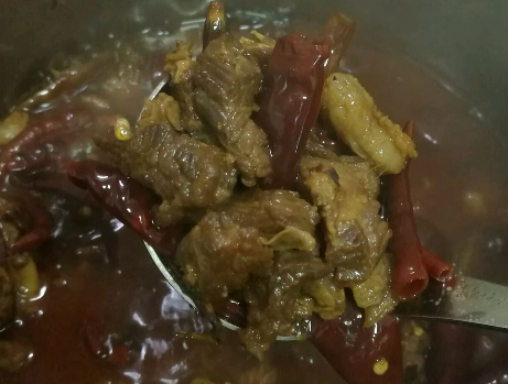 红烧牛肉，别只会焯水，牢记2个妙招，牛肉嫩滑多汁好吃，无腥味