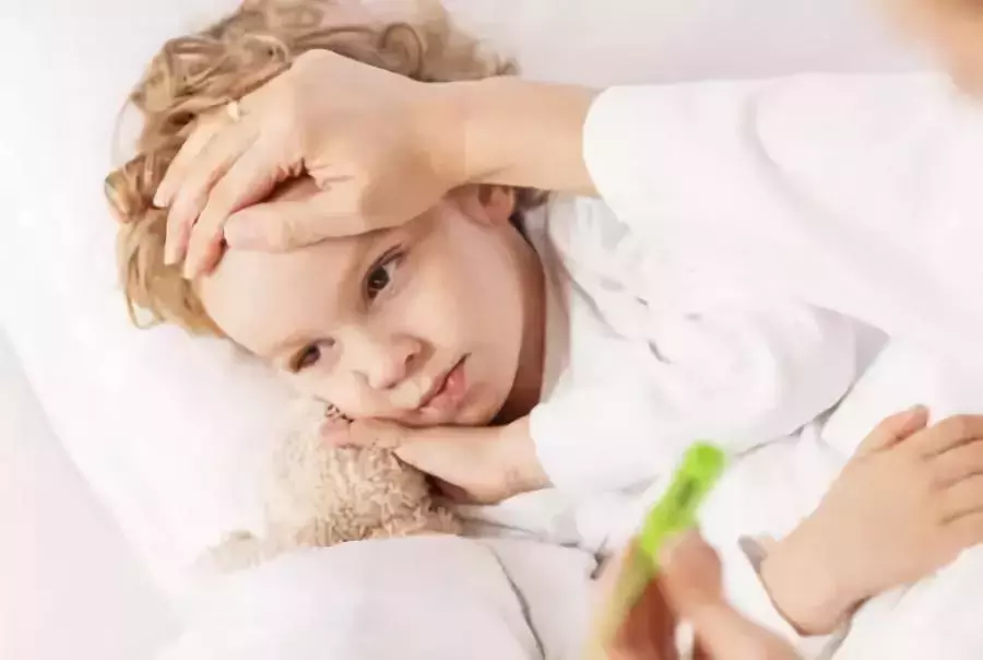 退热贴比退热药好用?医生告诉你孩子发烧正确处理方式
