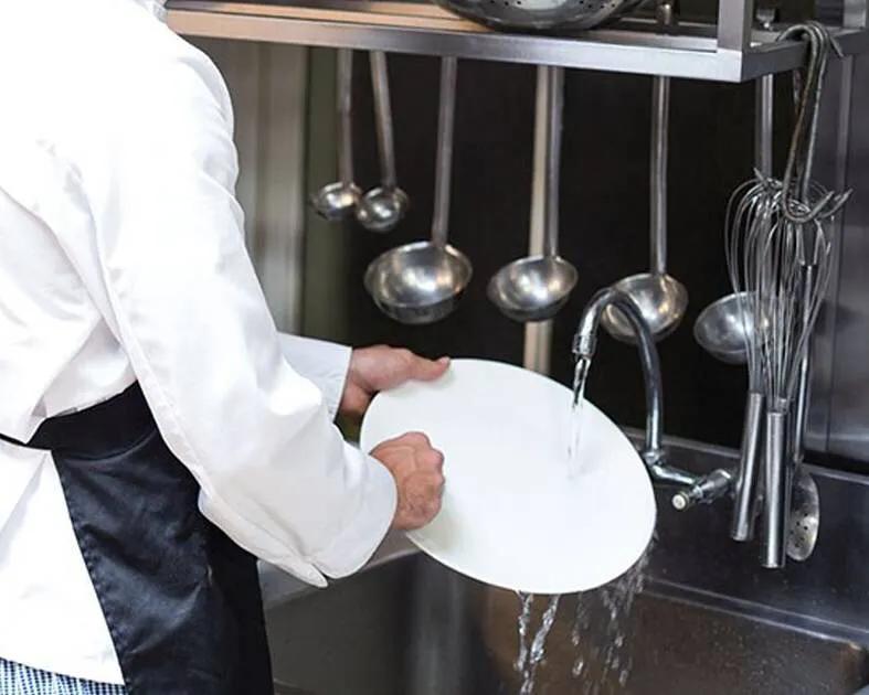 继父让我为其传宗接代，才同意供我上大学