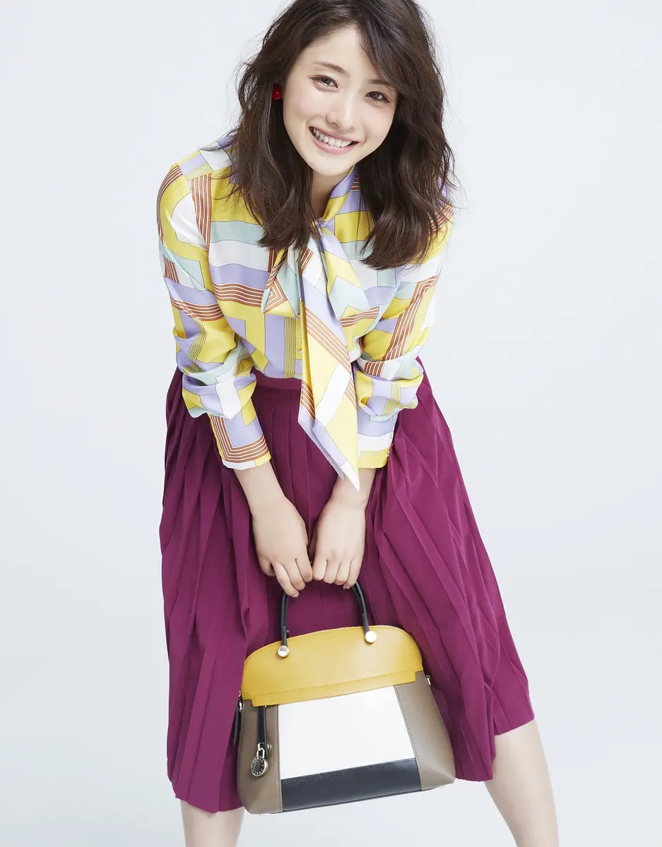 15岁获“完美少女”24岁低谷25岁癌症，石原里美逆袭国民女神
