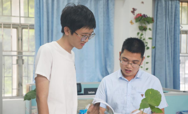 2021高考报志愿，扩招人数多的3所高校，低分考生也有机会考名校