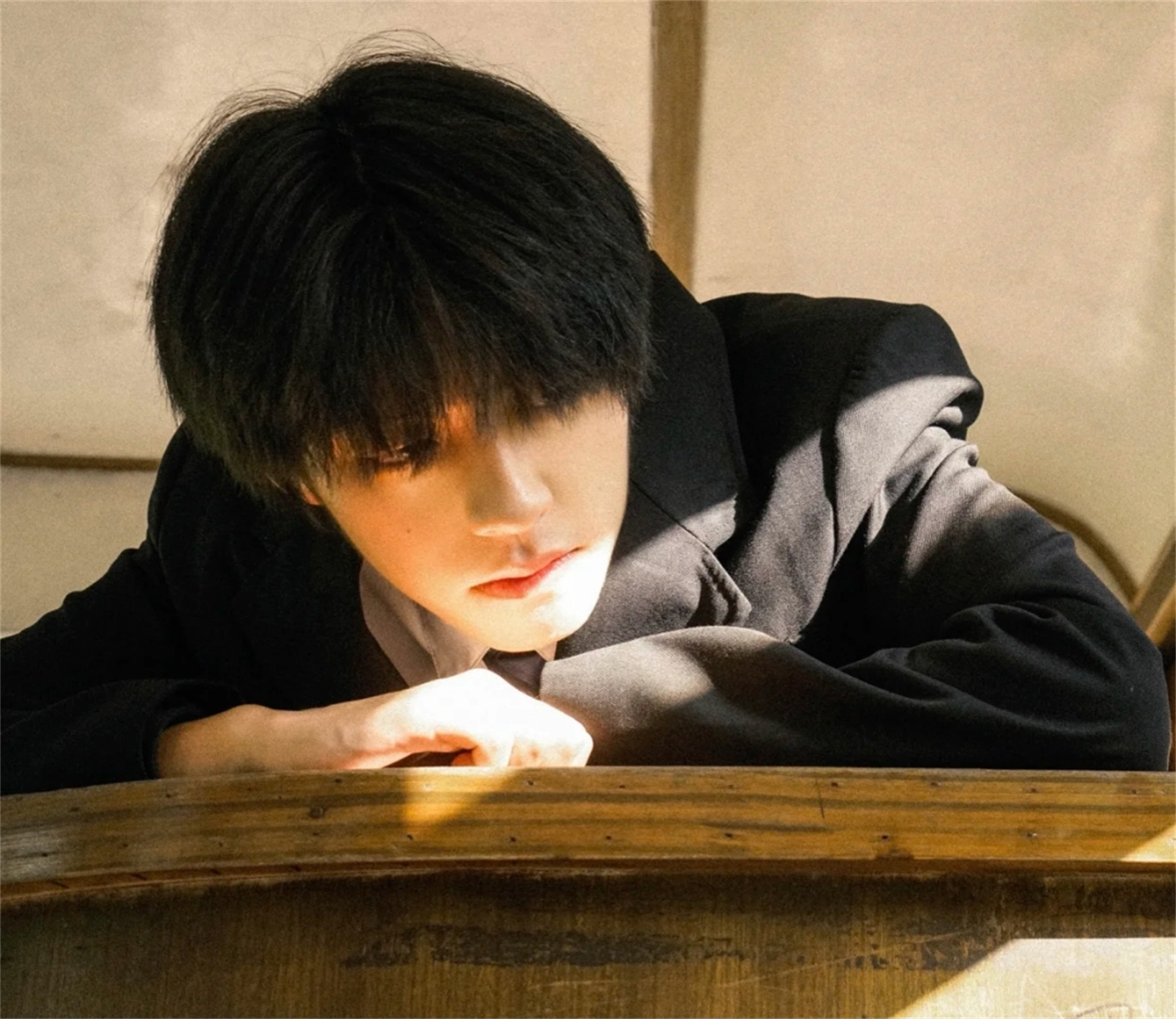 中学“奶狗系”老师走红，各校男老师“天花板”颜值引学生变迷妹