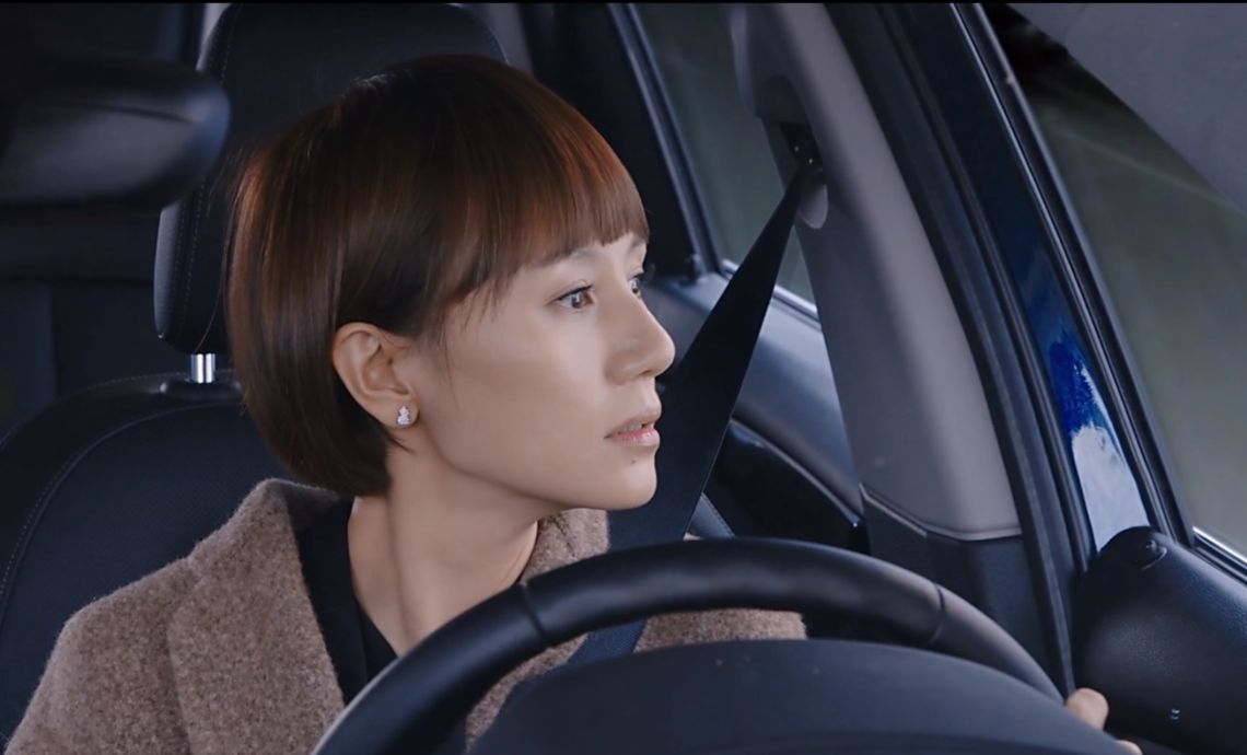 四五十岁的女人留头发别老一套，试试这几款烫发，儿媳妇都夸年轻