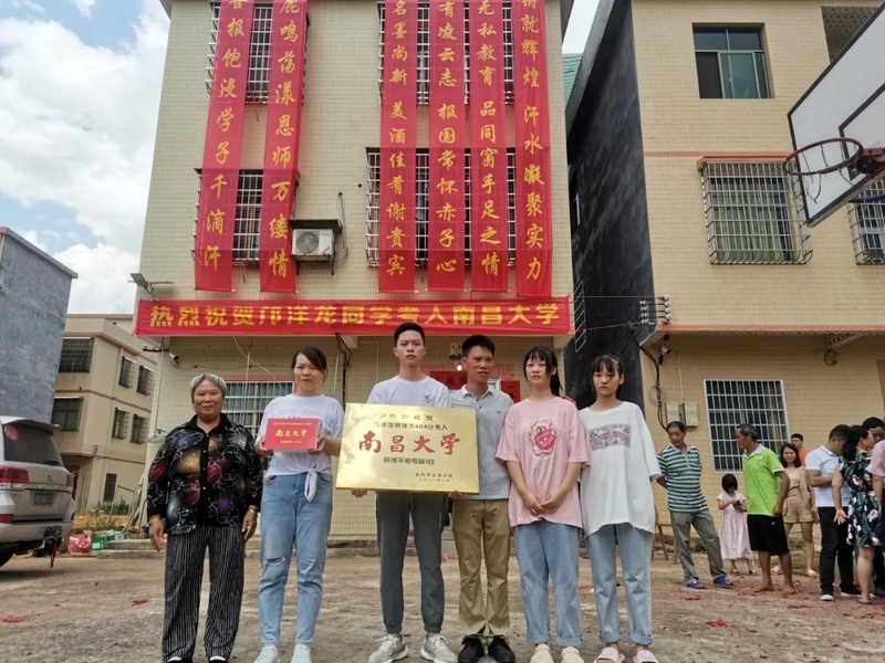 湖南考生邝洋龙，1岁成为“留守儿童”，今年高考，被211大学录取