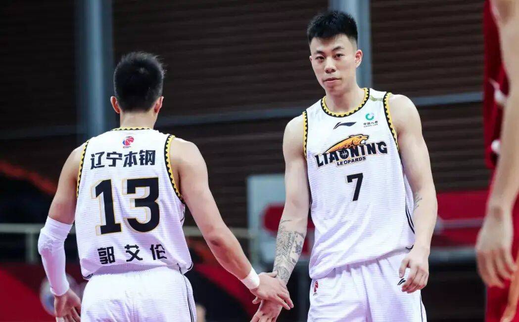 ncaa与cba哪个水平高(NCAA跟CBA哪家强？张镇麟给出答案，CBA根本不够打)