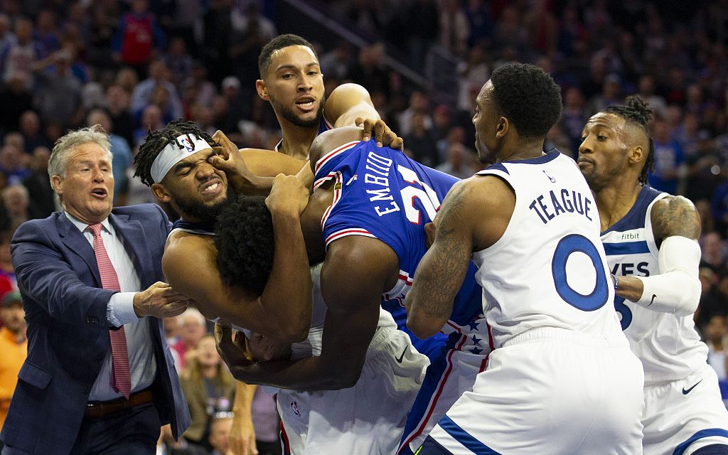 nba为什么会罚款(揭开神秘面纱，NBA中的罚款明细和金额，是球队付还是球员付？)