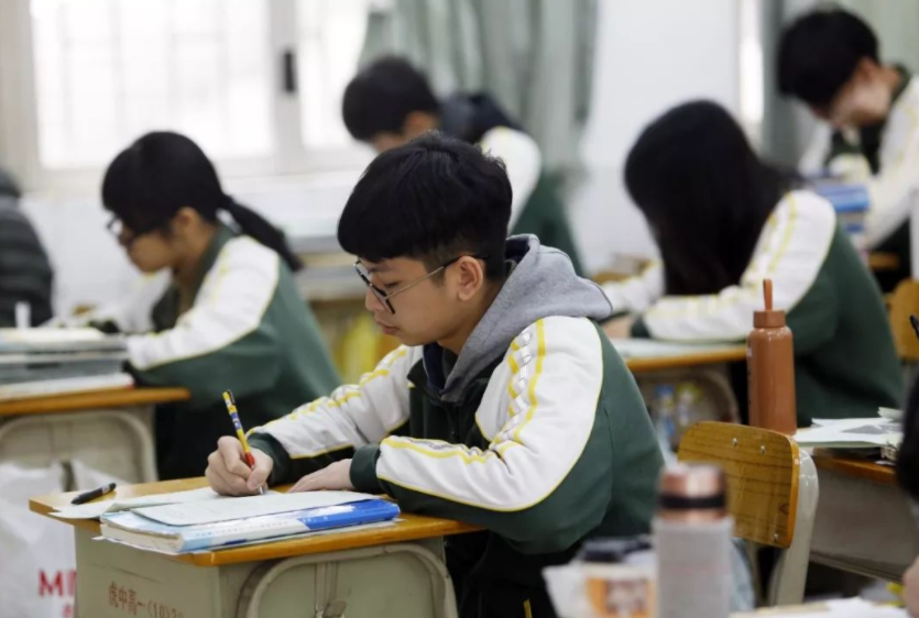 新高考选科“迷之组合”，物理化学生物并非良配，越往后越难学