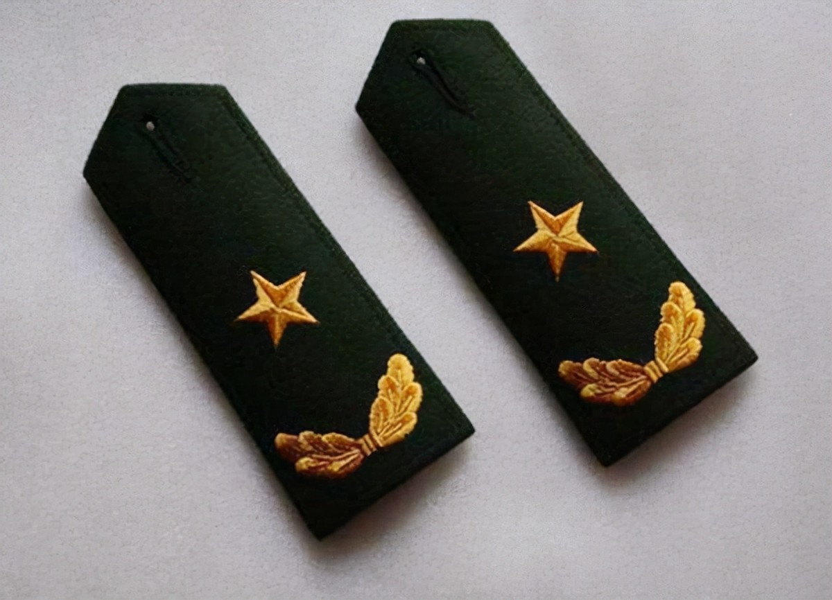 军长是什么军衔少将和军长谁的级别高