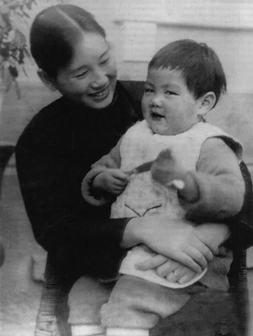 叶挺妻李秀文：主动陪夫软禁，养育9个儿女，39岁和丈夫共牺牲