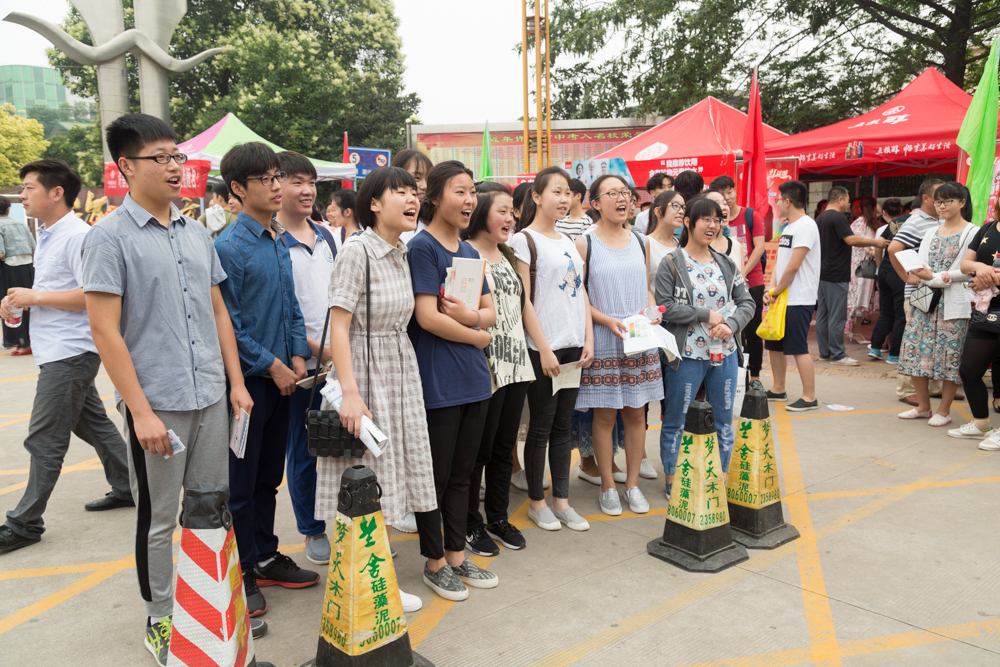 高考和考研上985，哪一个更难？学长坦言：考研进985的更使人佩服