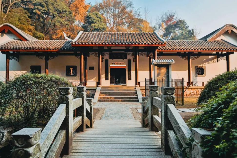 坐享5A级景区，坐拥3条专属地铁线，湖南这所高校获《人民日报》认证！