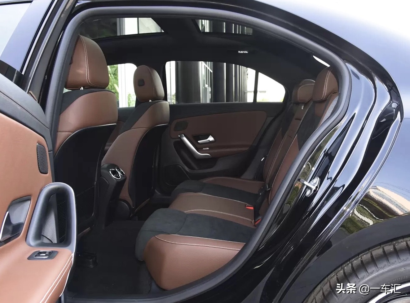 2.0T+全时四驱，奔驰新款A220L，网友：快30万元买它值不值