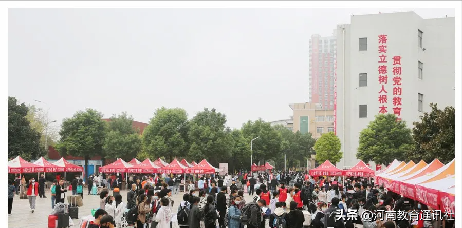 喜气洋洋迎新生！记河南省医药卫生学校2021级新生入学报到