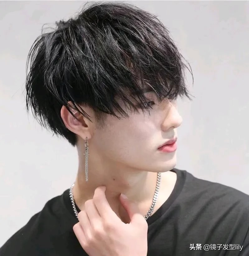 帅气男士的发型有哪些？狼尾寸头烫发都上榜，喜欢请收藏