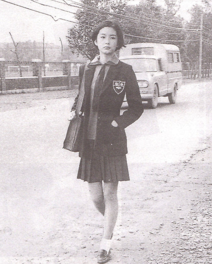 妹妹林青霞是台湾女神,住10亿豪宅;姐姐90年代下岗每月领450元