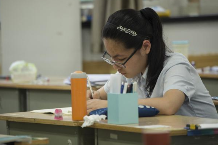 高中生补课和不补课，差别真不是一星半点，成绩可以说明一切